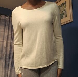 Long sleeve sweater with buttons